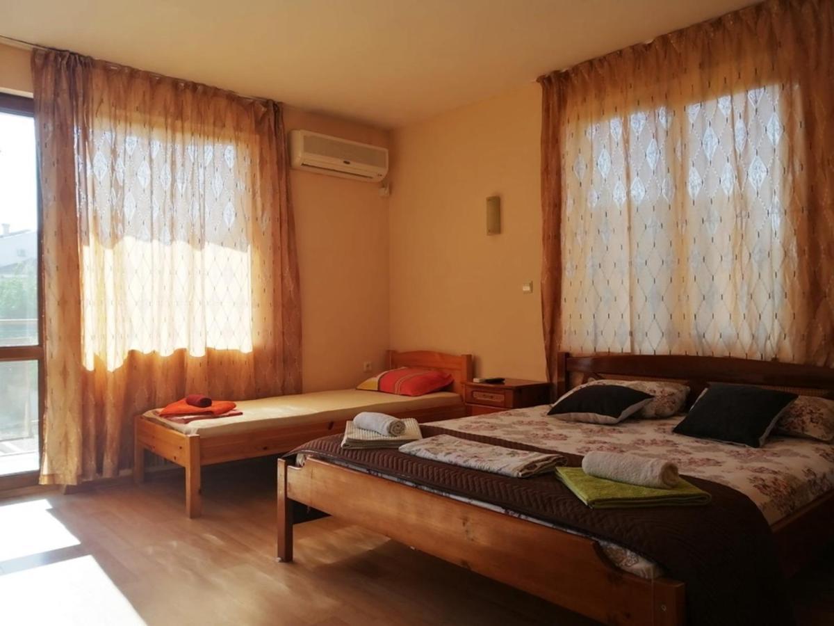 Guest House "Zora - Sarafovo" Burgas Exteriör bild